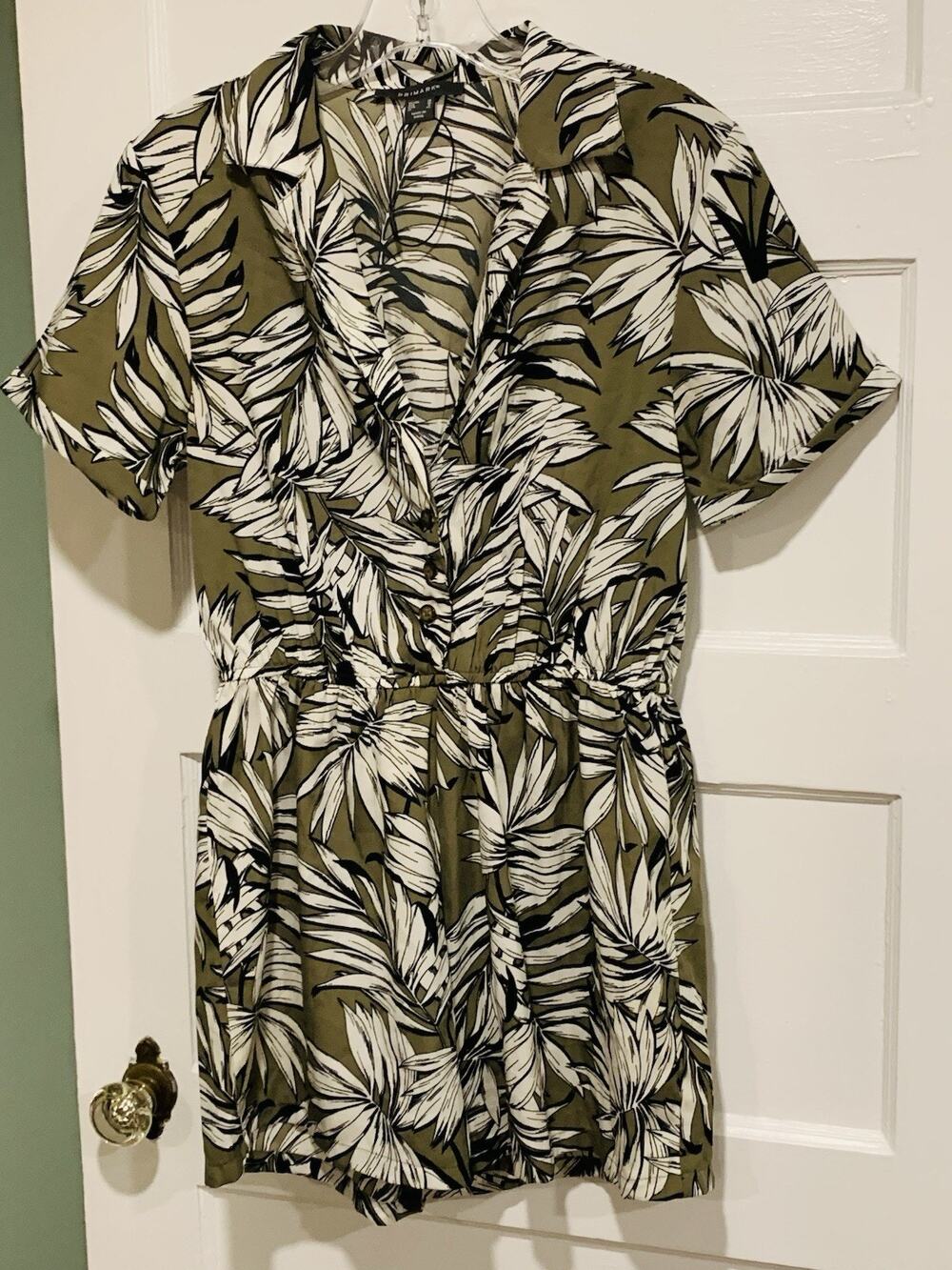 Primark Collared Playsuit Romper Size 6 Olive Green Tropical Leaf Print